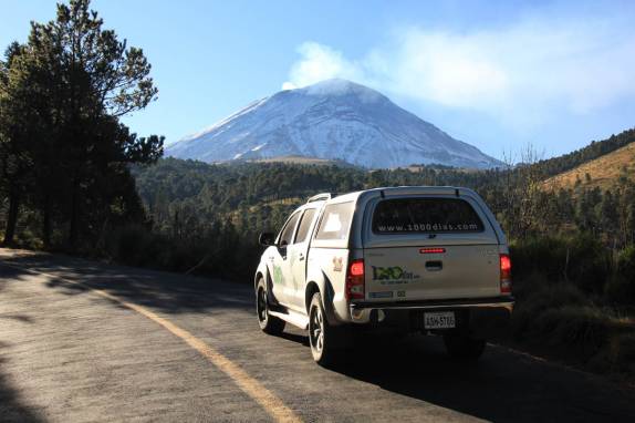 Chegando perto do vulcão Popo, que solta funaça há 15 anos, na região de Amecameca, no centro do México (foto de Geraldo Ozorio)